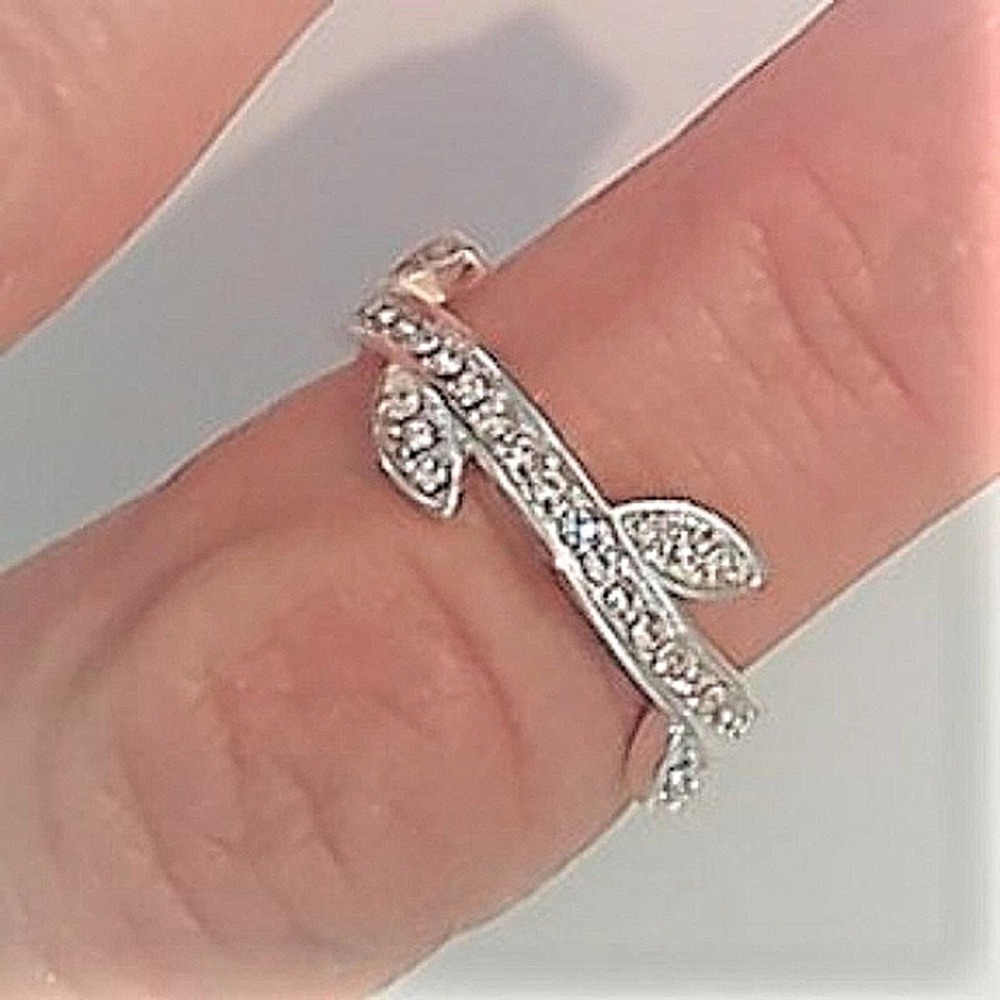 Dainty Leaf RING 925 Silver Size 8.5 Simulated Diamond Family Tree Leaves Ring